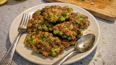 Frittelle di broccoli in padella: dorate fuori, morbide dentro (con pochi ingredienti)