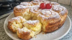 Torta di rose alla crema: soffice lievitato con cuore di crema pasticcera alla vaniglia