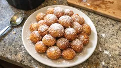 Castagnole in friggitrice ad aria: morbide e dorate, con pochissimo olio