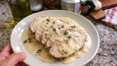 Arrosto al latte cremoso: il trucco per avere vitello morbido e salsa vellutata