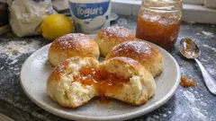 Brioche sofficissime allo yogurt con marmellata di albicocche: facili e profumate