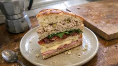 Panettone gastronomico soffice: l’impasto facile e 3 farciture da buffet