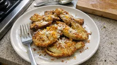 Finocchi in friggitrice ad aria: croccanti fuori e leggeri, con pangrattato e formaggio