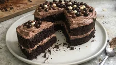 Torta Nutella e mascarpone: soffice al cacao con crema pronta in 5 minuti
