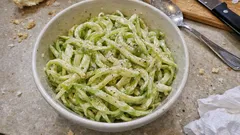 Puntarelle alla romana croccanti: il trucco dell’acqua ghiacciata e la salsa alle acciughe