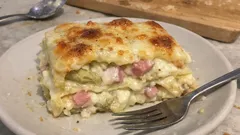 Lasagne ai carciofi bianche: cremose, filanti e facili per il pranzo di famiglia