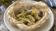 Finocchi al cartoccio all’arancia e olive taggiasche: profumati e succosi